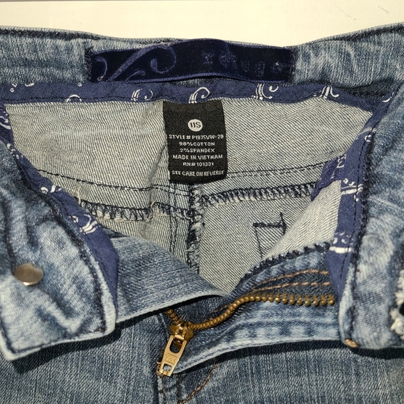Refuge Medium Wash Straight Leg Jeans Embroidered Back Pockets  Size 11S Short - Picture 3 of 3